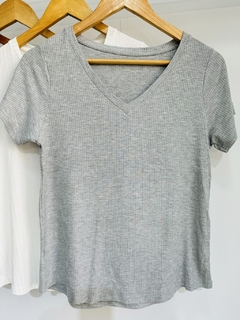 Remera morley cuello v (T. Aprox: M/L) - comprar online