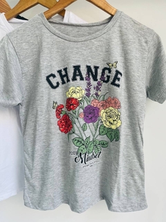 Remera algodón Change con flores (T. Aprox: M/L) - comprar online