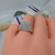 AN 574 Anillo macizo de plata con relieve en internet