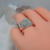 AN 574 Anillo macizo de plata con relieve