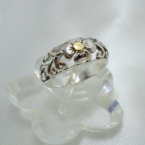 AN 145 Anillo Plata con Oro con flores.