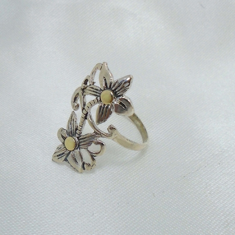 AN 136 Anillo Plata con Oro flores