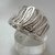 AN 063 Anillo macizo ancho de plata con relieve - comprar online