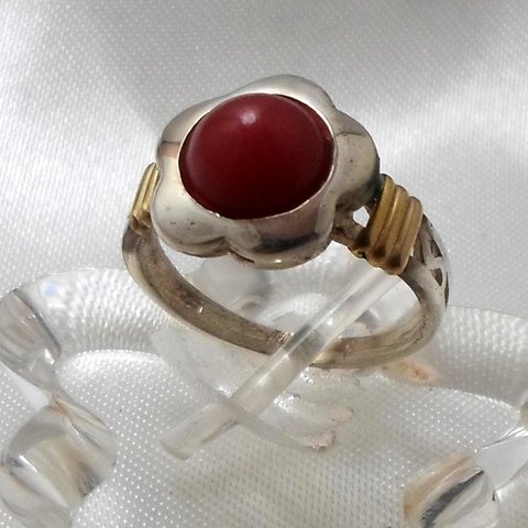 AN 077 Anillo Plata y Oro con piedra Jade Rojo