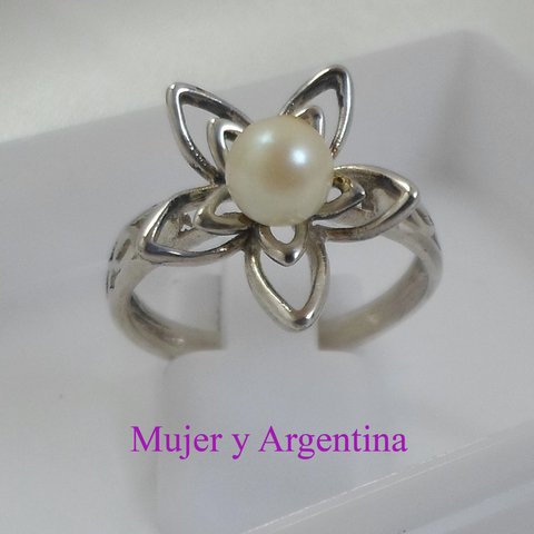 AN 124 Anillo de Plata flor con perla