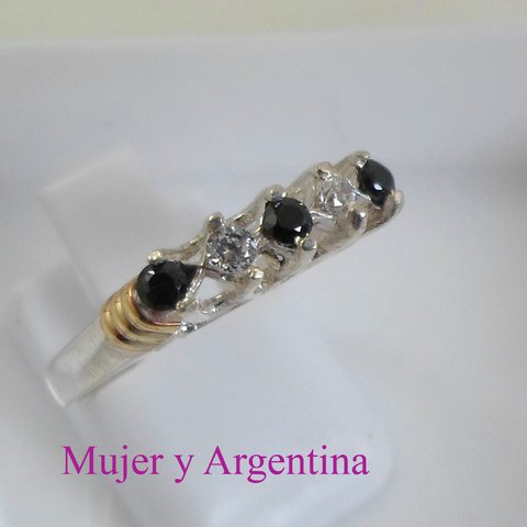 AN 210 Anillo Plata con Oro con cubics blanco y negro