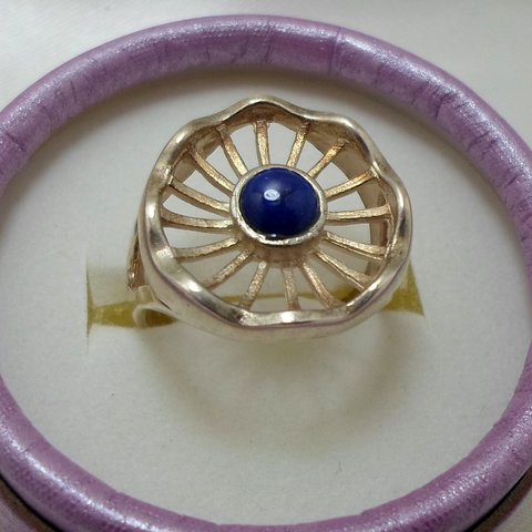 AN 058 Anillo redondo de Plata calado con piedra Lapislazuli