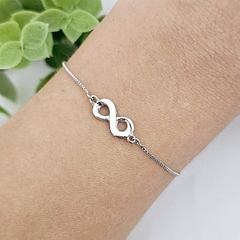 Pulseira infinito médio banhada em ródio branco