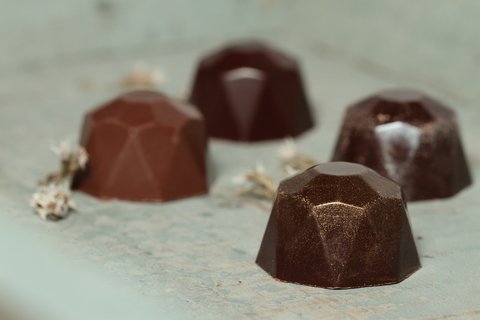 Caja rectangular mediana -25 bombones- - Tiegel Chocolatier