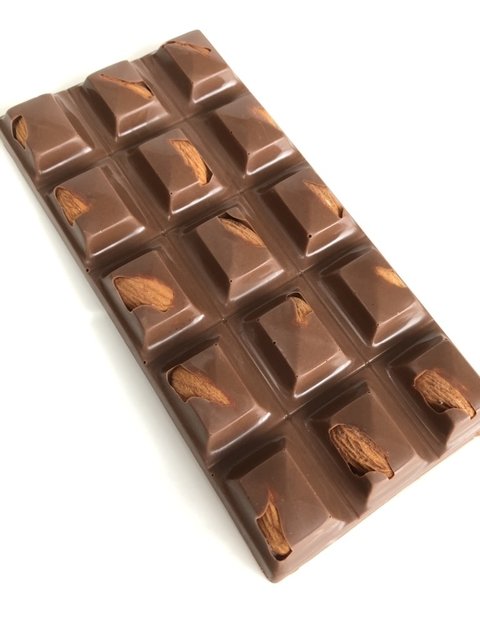 Tableta de chocolate con leche con almendras - 100 grs - Tiegel Chocolatier