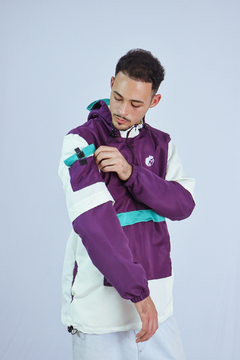 Jaqueta Corta Vento Anorak Camaleão Urbano Capuz Roxo/Offwhite - Camaleão Urbano