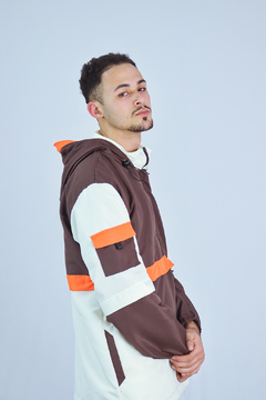 Jaqueta Corta Vento Anorak Camaleão Urbano Capuz Marrom/Offwhite