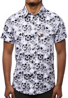 CAMISA ESTAMPADA CAMALEÃO URBANO CAVEIRAS FUNDO BRANCO