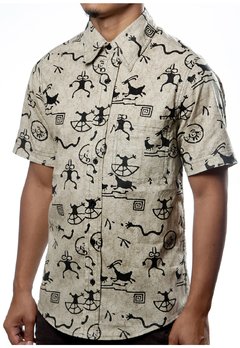 CAMISA ESTAMPADA CAMALEÃO URBANO ARTE RUPESTRE - comprar online