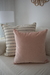 ALMOHADÓN MILIS MEDIANO ROSA - Gilligan's deco