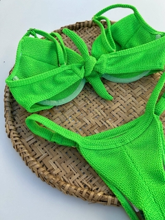 Conjunto Top Retrô e Tanga Fio com Regulagem Textura - Verde - Meu Bikini Novo