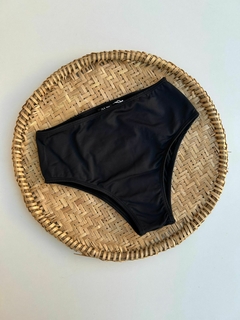 Tanga Alta Hot Pant - Preta