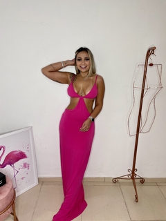 Vestido em viscolycra com abertura lateral na internet