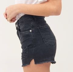 SHORT DE JEAN ELASTIZADO CON ROTURAS - comprar online