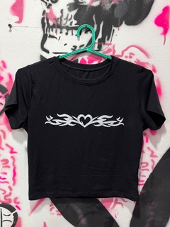 REMERA CORAZON TRIBAL