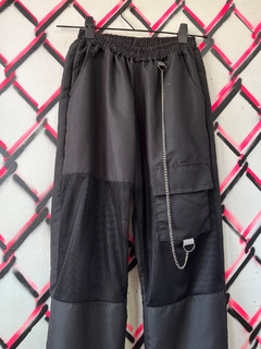 PANTALON CARGO CON REFLEX Y CADENA - comprar online