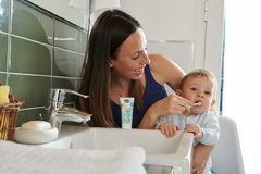 Pasta dental infantil (1-5Y) Elimina la placa sin dañar el esmalte.