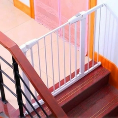 Puerta de Seguridad metálica para escaleras y otros Baby Innovation en internet