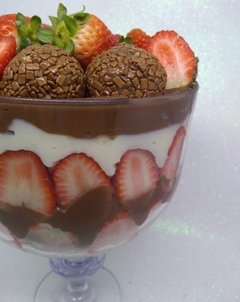 Taça de Chocolate com Morangos na internet