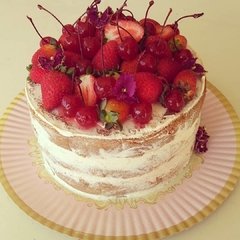 Frutas Vermelhas (Naked Cake) - Fantiela Bolos e Doces