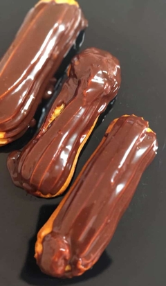 Éclair de Chocolate Belga - Fantiela Bolos e Doces