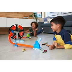 Hot Wheels Pista Action Competição Giratória - Mattel - comprar online