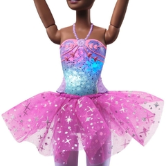 Barbie Fantasy Bailarina Luzes Brilhantes Roxa - Mattel - Riscom - Comércio Online