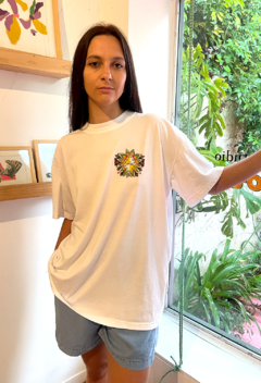 Remera Oversize Escudo - comprar online