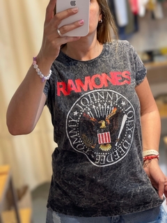 Remera Ramones en internet