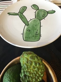Prato de faiança - cactus - peça unica - Coleção Sergio Niculitcheff - Taças e louças assinadas Massa Branca 