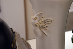 Vaso de cerâmica 1 abelha - Coleção Joana Stickel - loja online
