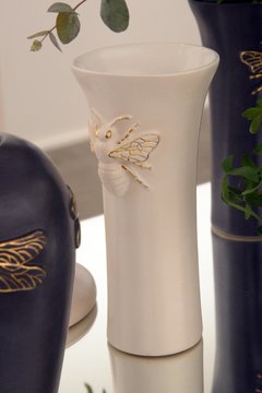 Vaso de cerâmica 1 abelha - Coleção Joana Stickel - Taças e louças assinadas Massa Branca 