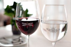Taça de vinho branco ou água - Coleção Insetos da Sorte - Joana Stickel na internet