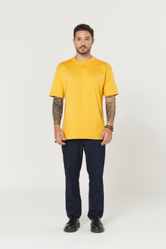 CAMISETA STREETWEAR GOLD URBAN SHOP - MOSTARDA