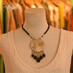 Collar de alpaca y piedras