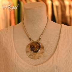 Collar de alpaca y piedra.