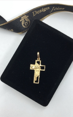 Pingente de Cruz Vazada Com a Face de Cristo em Ouro 18kl/750 - comprar online