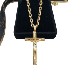 Corrente Cartier Masculina Com Pingente Crucifixo Com Pedras Em Ouro 18kl/750 na internet