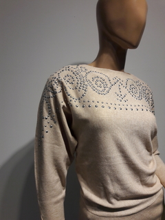 Sweater con tachas - Yiyi Un Nuevo Concepto