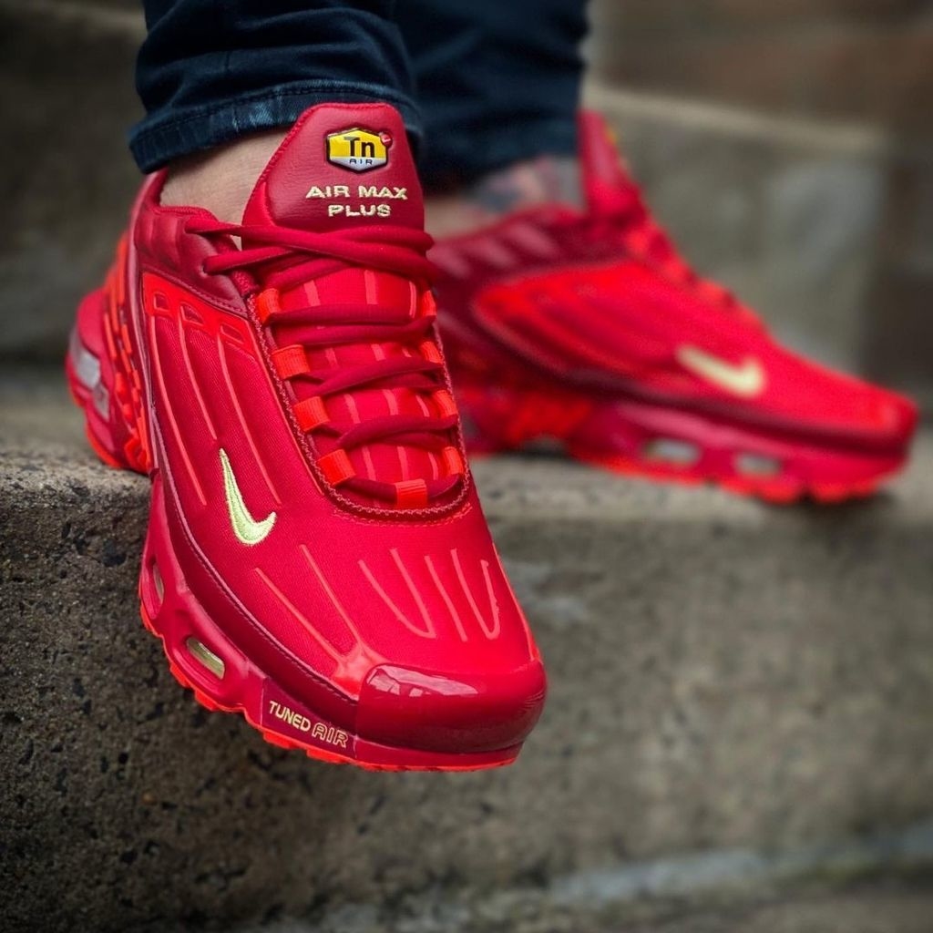 Vapormax plus branco e vermelho fashion