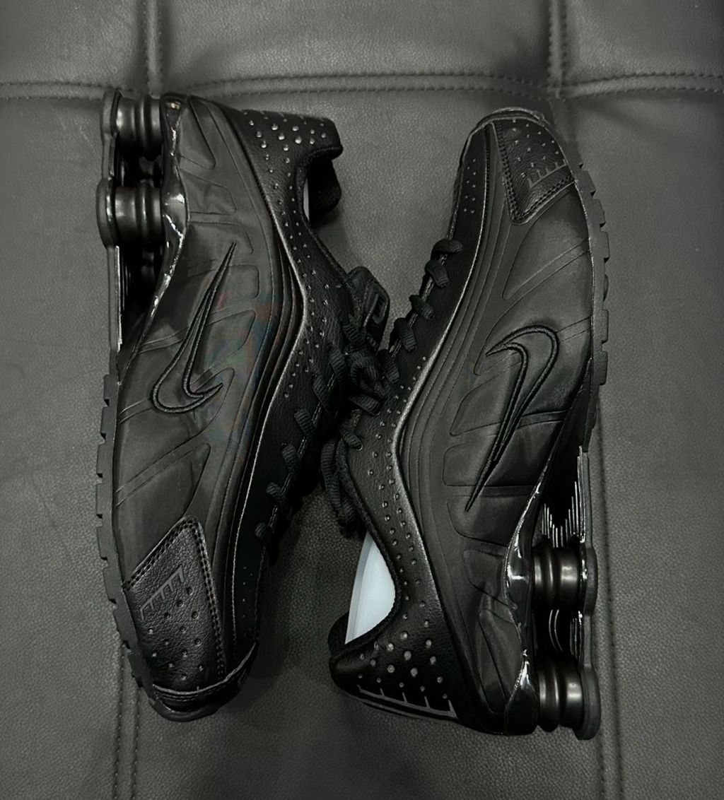 Tenis Nike Shox R4 Preto importado Griffeborges