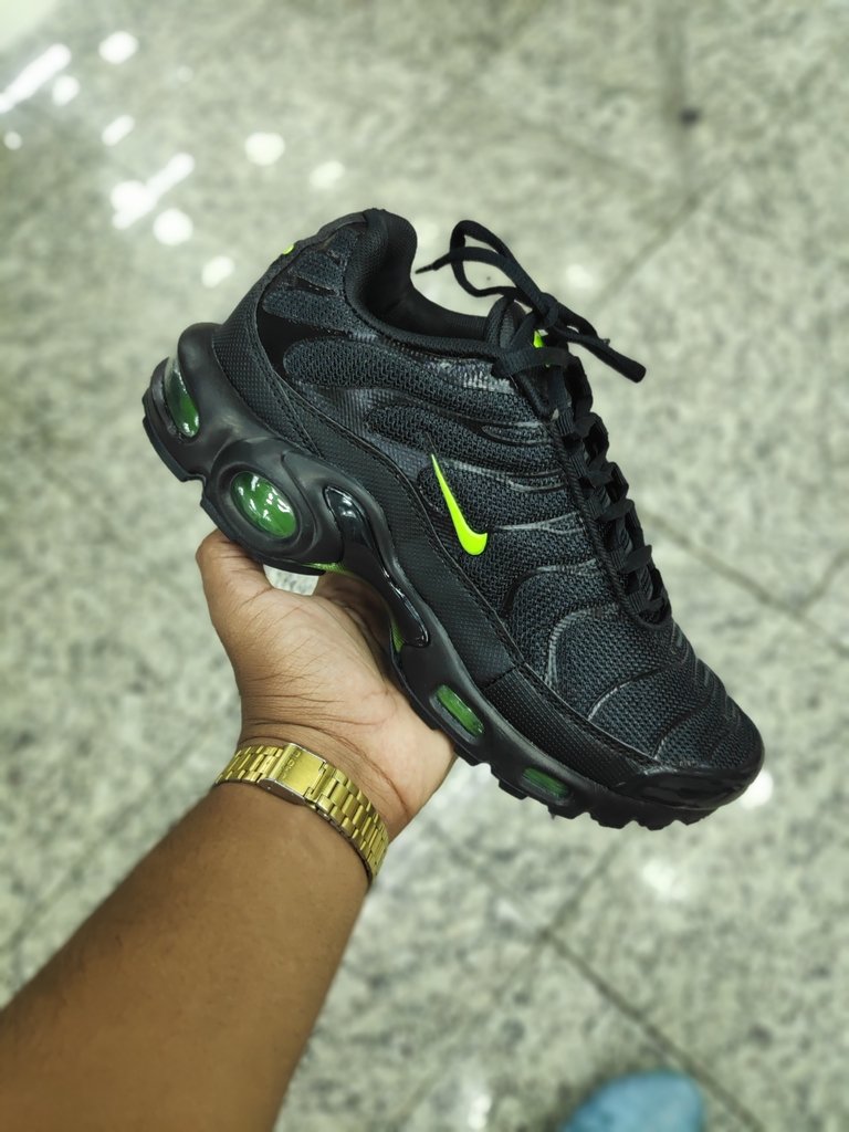 Orders air max plus preto e verde