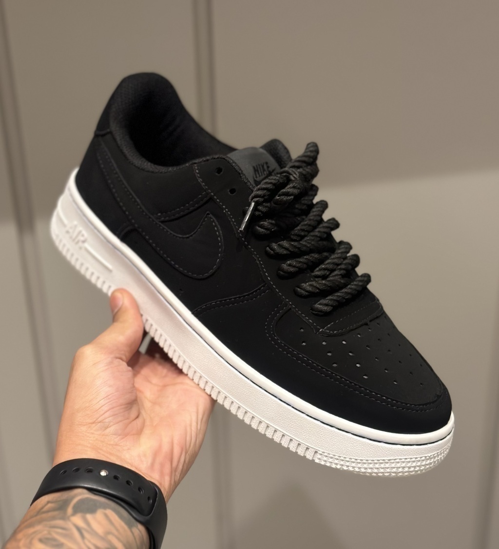 Nike air force 1 preto e branco hotsell