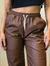 Pantalon simil cuero Zeppeling en internet