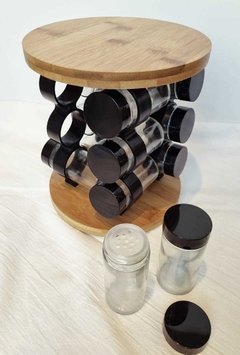 Especiero giratorio de madera de bambú y detalles negros - comprar online